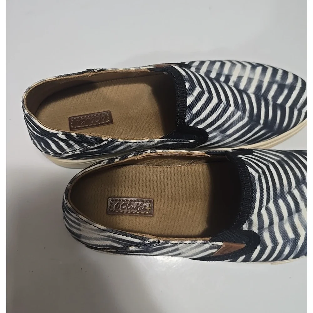 OluKai Pehuea Pa’i Blue Chevron Canvas Slip On Comfort Shoes Womans Size‎ 6.5